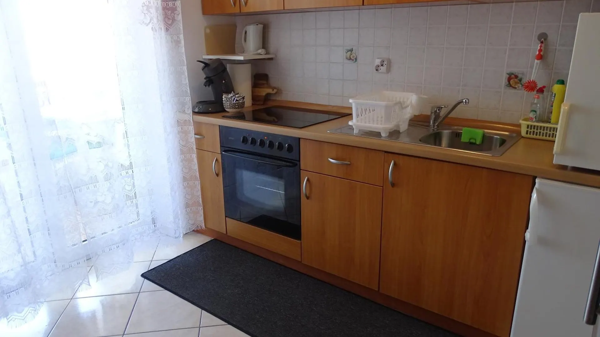 Comfortable Apartment With Kitchen, Close To Beautiful Beach Povljana