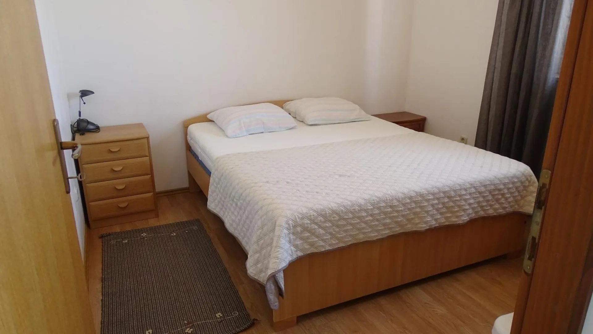 Comfortable Apartment With Kitchen, Close To Beautiful Beach Povljana