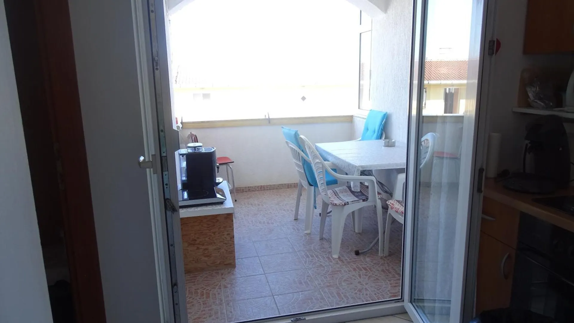 Comfortable Apartment With Kitchen, Close To Beautiful Beach Povljana